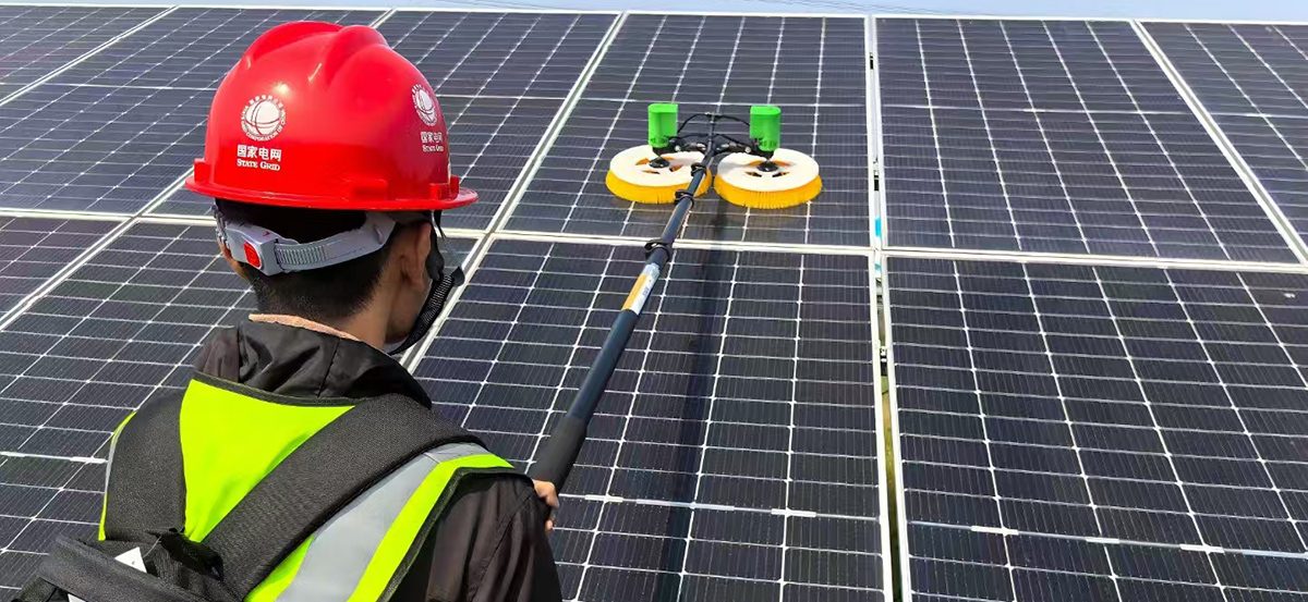 Double-headed Solar Cleaning Brush